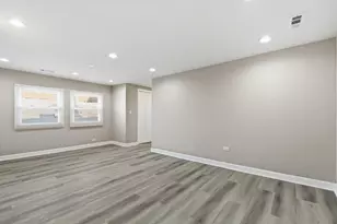 8305 S Maryland Ave, Chicago, IL 60619 - Photo 17