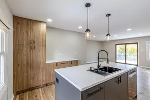 1096 Beechwood Rd, Buffalo Grove, IL 60089 - Photo 13