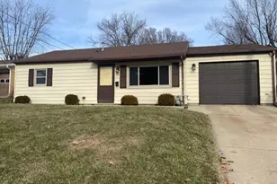 727 15th St, Peru, IL 61354 - Photo 1