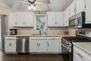 570 Boardman Cir, Bolingbrook, IL 60440 - Photo 7