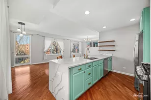 2327 W Wolfram St, Chicago, IL 60618 - Photo 9