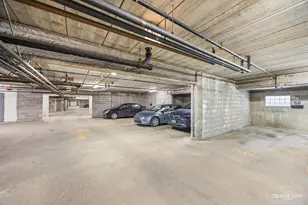 2327 W Wolfram St, Chicago, IL 60618 - Photo 17