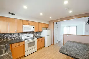 9457 Bay Colony Dr, Des Plaines, IL 60016 - Photo 5