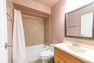 9457 Bay Colony Dr, Des Plaines, IL 60016 - Photo 11