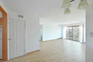 9457 Bay Colony Dr, Des Plaines, IL 60016 - Photo 3