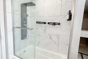 438 E 49th St, Chicago, IL 60615 - Photo 9