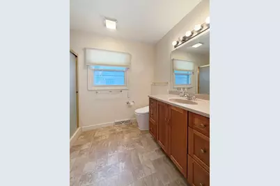 1020 Bertram Drive #17-1, Freeport, IL 61032 - Photo 11