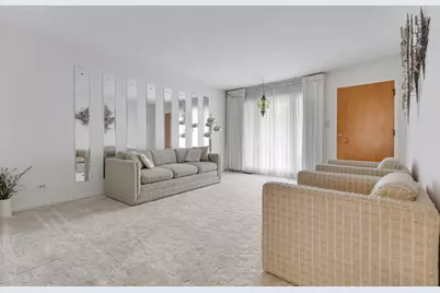 851 Crest Avenue, Elk Grove Village, IL 60007 - Photo 3