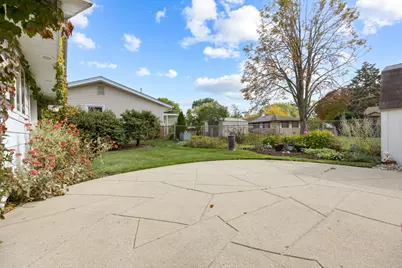 851 Crest Avenue, Elk Grove Village, IL 60007 - Photo 23