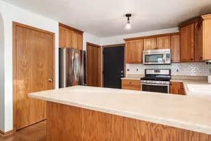 2501 Meadow View Ln, Rockford, IL 61102 - Photo 17