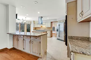 53 W Tam O Shanter Dr, Crete, IL 60417 - Photo 13