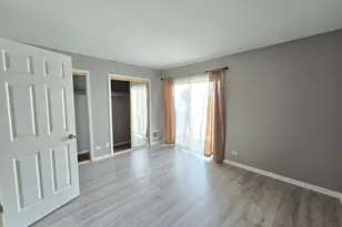 319 Meadow Green Ln, Round Lake Beach, IL 60073 - Photo 7