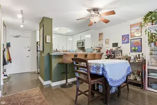 1555 N Sandburg Terrace, Chicago, IL 60610 - Photo 3