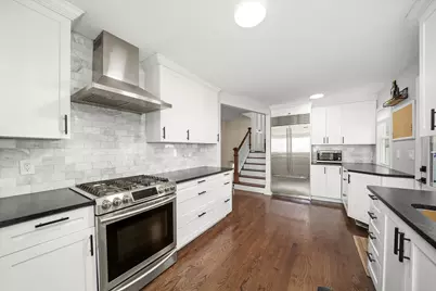 3801 W Sherwin Avenue, Lincolnwood, IL 60712 - Photo 7