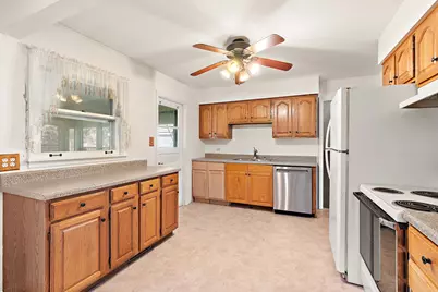 558 Birchwood Road, Frankfort, IL 60423 - Photo 5