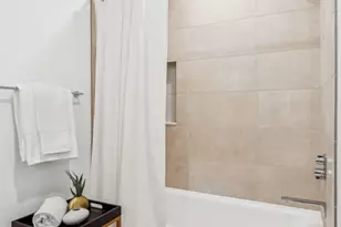 211 N Harbor Dr, Chicago, IL 60601 - Photo 19