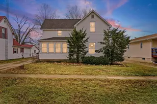 242 E Pine St, Paxton, IL 60957 - Photo 1