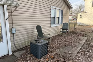 602 E Cherry St, Watseka, IL 60970 - Photo 5