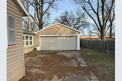 602 E Cherry Street, Watseka, IL 60970 - Photo 3