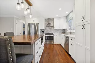 1351 Brentwood Ln, Wheaton, IL 60189 - Photo 9