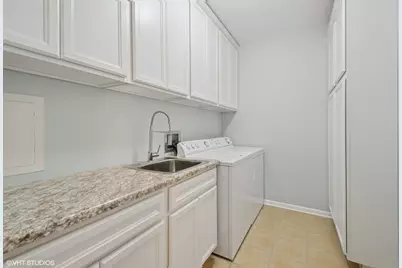 911 Busse Highway #302, Park Ridge, IL 60068 - Photo 13