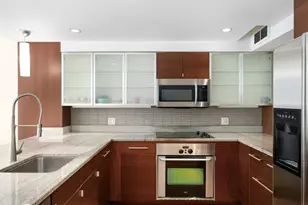 30 E Elm St, Chicago, IL 60611 - Photo 9