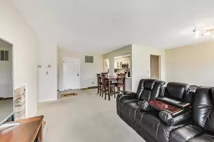 747 Garfield Ave, Libertyville, IL 60048 - Photo 5