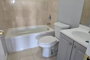 6400 N Ridge Blvd, Chicago, IL 60626 - Photo 11