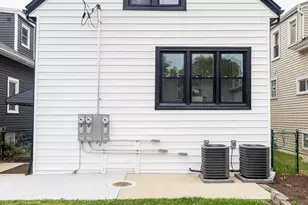 5942 W Eastwood Ave, Chicago, IL 60630 - Photo 11