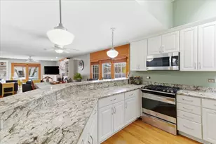 492 Patricia Ct, Grayslake, IL 60030 - Photo 7