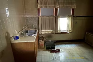 8148 S Brandon Ave, Chicago, IL 60617 - Photo 7