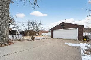 215 Prospect Ave, Streator, IL 61364 - Photo 9