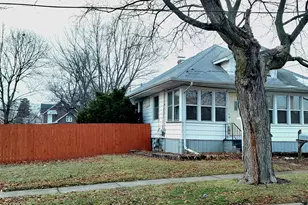 628 Monroe St, Aurora, IL 60505 - Photo 5