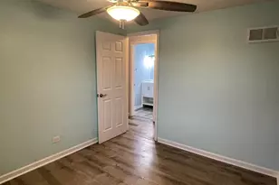 8217 N Carrolton Ct, Hanover Park, IL 60133 - Photo 21