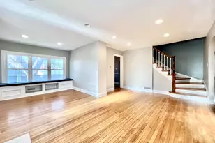 9210 S Trumbull Ave, Evergreen Park, IL 60805 - Photo 3