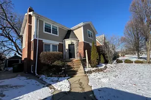 9210 S Trumbull Ave, Evergreen Park, IL 60805 - Photo 1