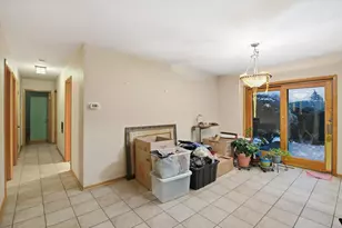 219 N Prospect St, Roselle, IL 60172 - Photo 9