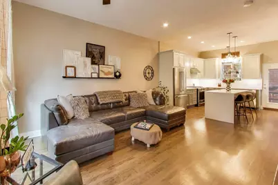 1145 W Newport Avenue #T, Chicago, IL 60657 - Photo 7