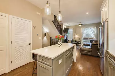 1145 W Newport Avenue #T, Chicago, IL 60657 - Photo 3