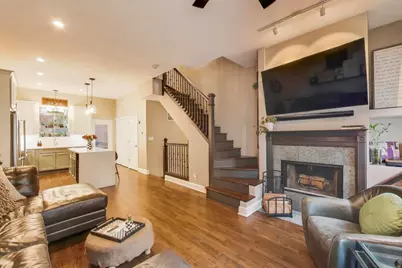 1145 W Newport Avenue #T, Chicago, IL 60657 - Photo 9