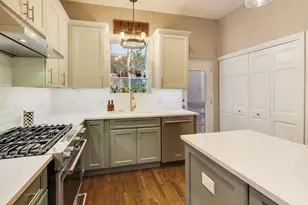 1145 W Newport Ave, Chicago, IL 60657 - Photo 5