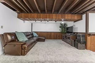 619 West End Rd, Roselle, IL 60172 - Photo 27