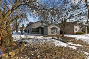 5016 Oak Center Dr, Oak Lawn, IL 60453 - Photo 5
