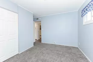 334 E Baker St, Bloomington, IL 61701 - Photo 19