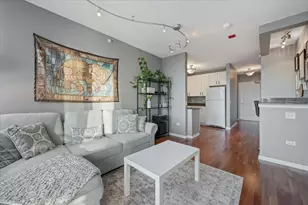 645 N Kingsbury St, Chicago, IL 60654 - Photo 3