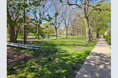 2424 W Estes Avenue #4E, Chicago, IL 60645 - Photo 11