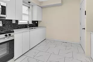 10558 S Prairie Ave, Chicago, IL 60628 - Photo 5