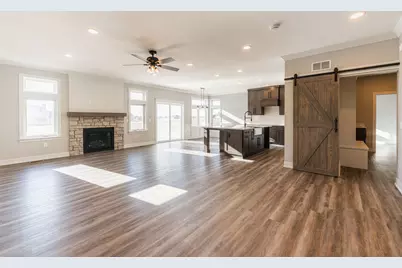 734 Independence Avenue, Sycamore, IL 60178 - Photo 3