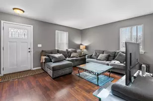 1229 Yellowpine Dr, Aurora, IL 60506 - Photo 3