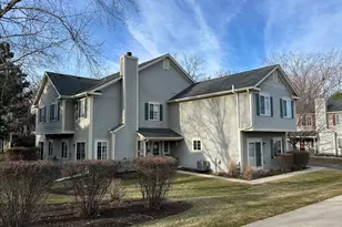 258 Windsor Ct, South Elgin, IL 60177 - Photo 1